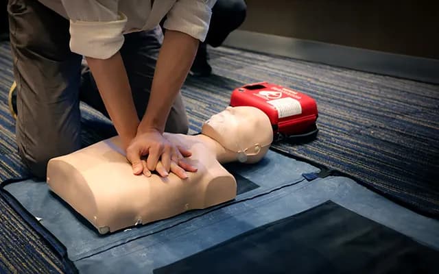 İlk Yardım Nedir? İlk Yardım Çantasında Neler Olmalı?